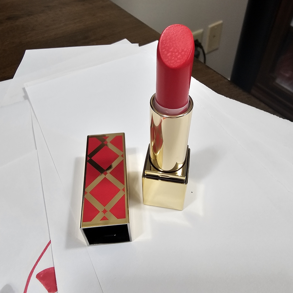 Estee Lauder 539 excite Vibrant Red Lipstick